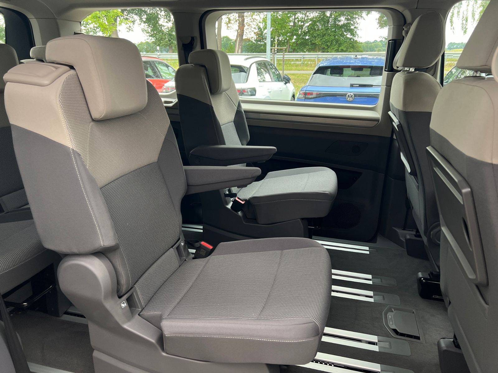 Fahrzeugabbildung Volkswagen Multivan T7 Life 1.5 TSI eHybrid 4MOTION DSG *AH
