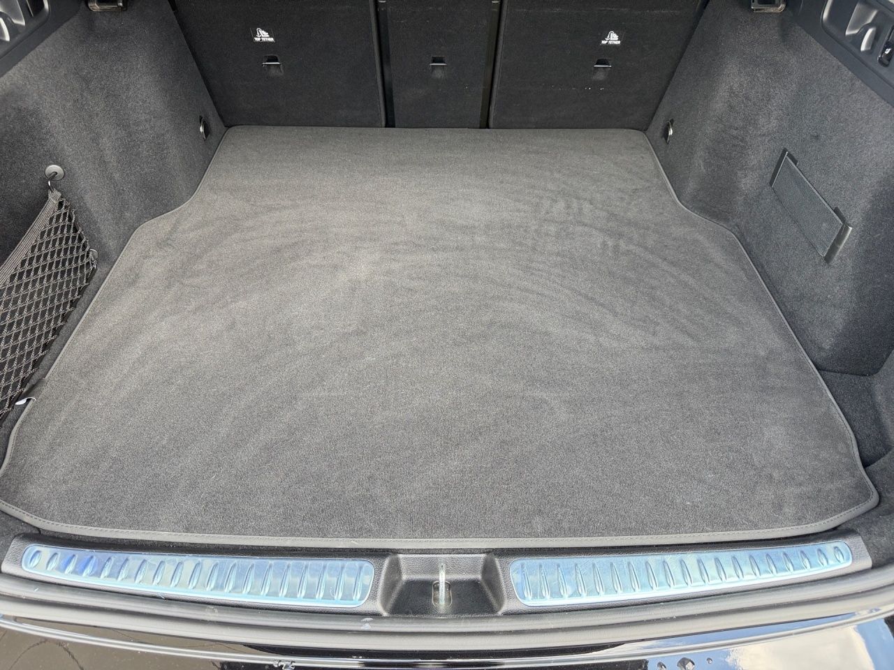 Fahrzeugabbildung Mercedes-Benz C 180 T AMG+NIGHT+KOMFORT-PLUS+LENKRADHEIZ+19''+