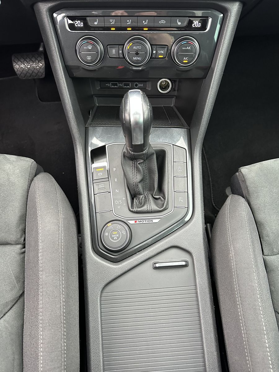 Fahrzeugabbildung Volkswagen Tiguan 2.0 TDI 4M HL NAV+LED+AHK+PANO+360°+ACC