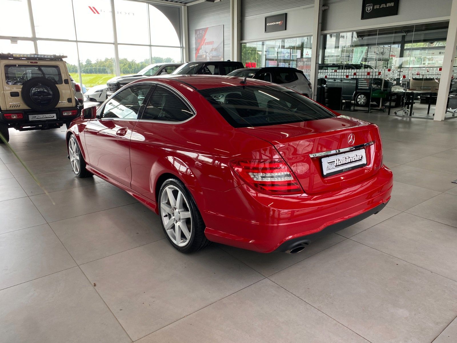 Fahrzeugabbildung Mercedes-Benz C 200 CGI Coupe "Navi Bi-Xenon AMG-Sportpaket "