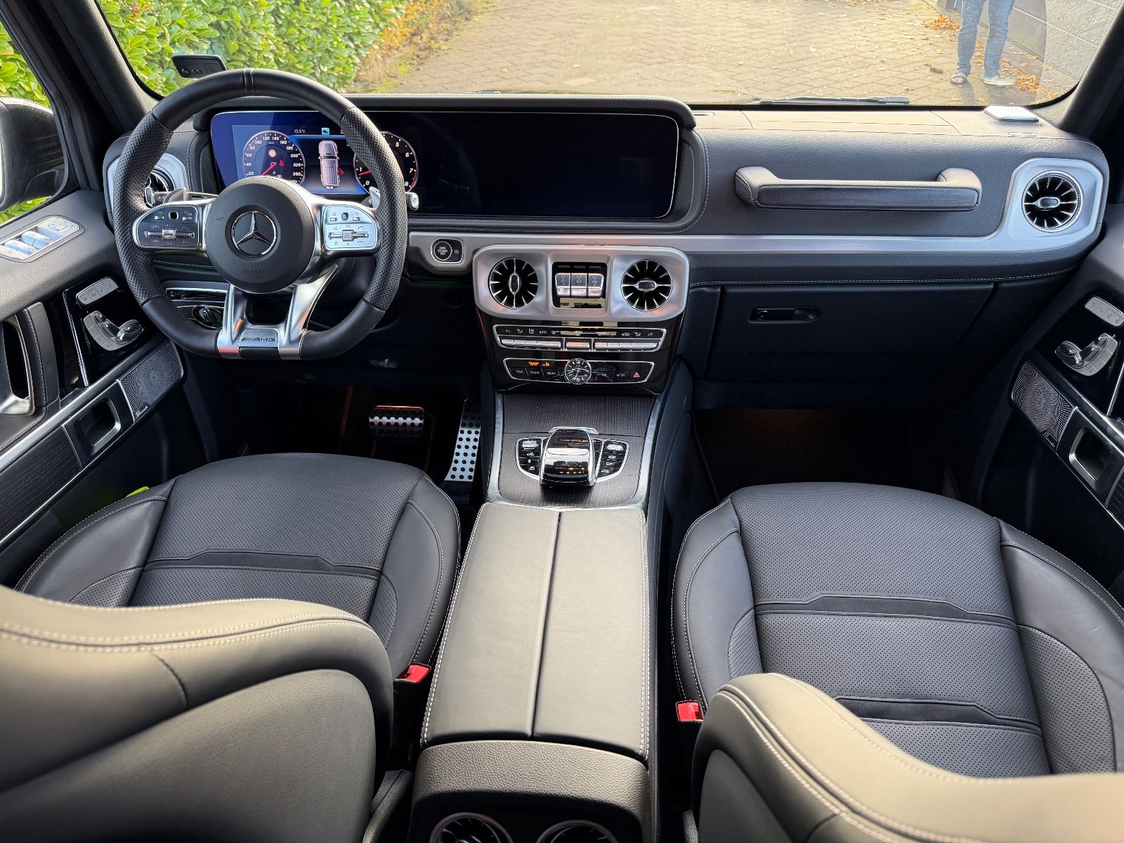 Fahrzeugabbildung Mercedes-Benz G 63 AMG MEMO*BURMESTER*SDACH*ACC*LED*SBELÜFTUNG