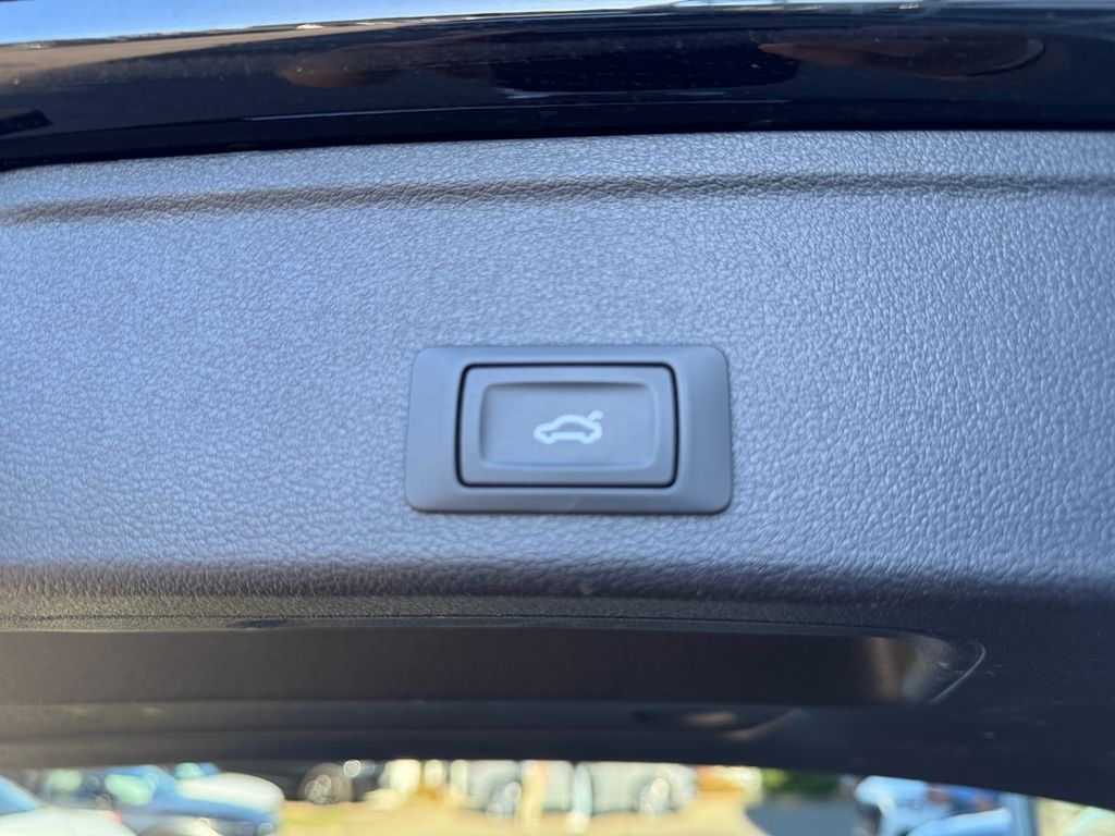 AUDI A4 2023
