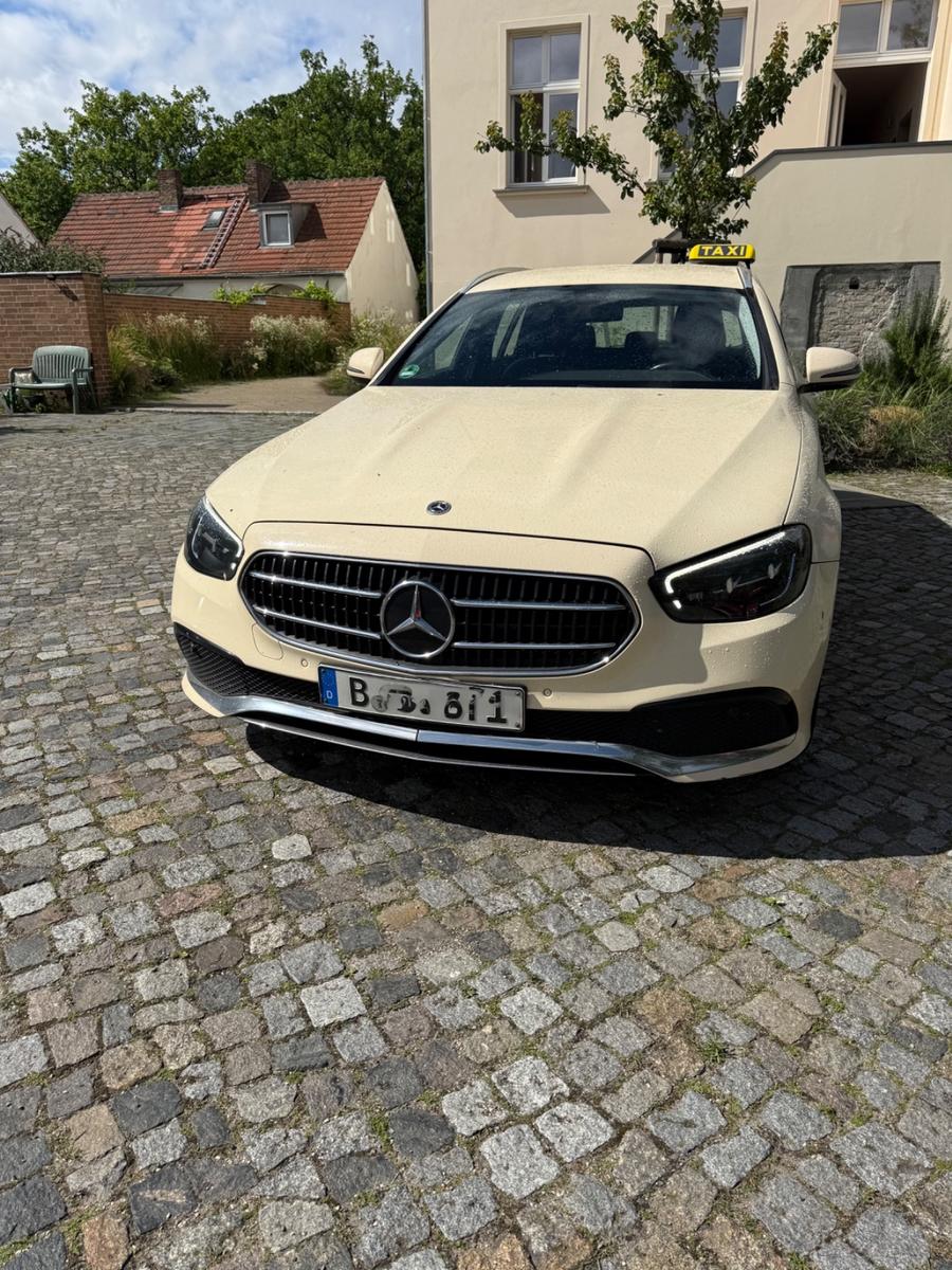 Mercedes-Benz E 220 d T Autom. -