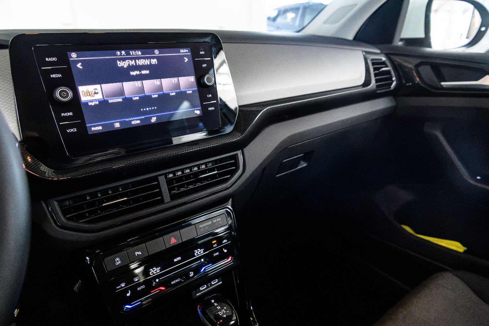 Fahrzeugabbildung Volkswagen T-Cross 1.0 TSI 85 kW Life +LED +ACC +Allwetter