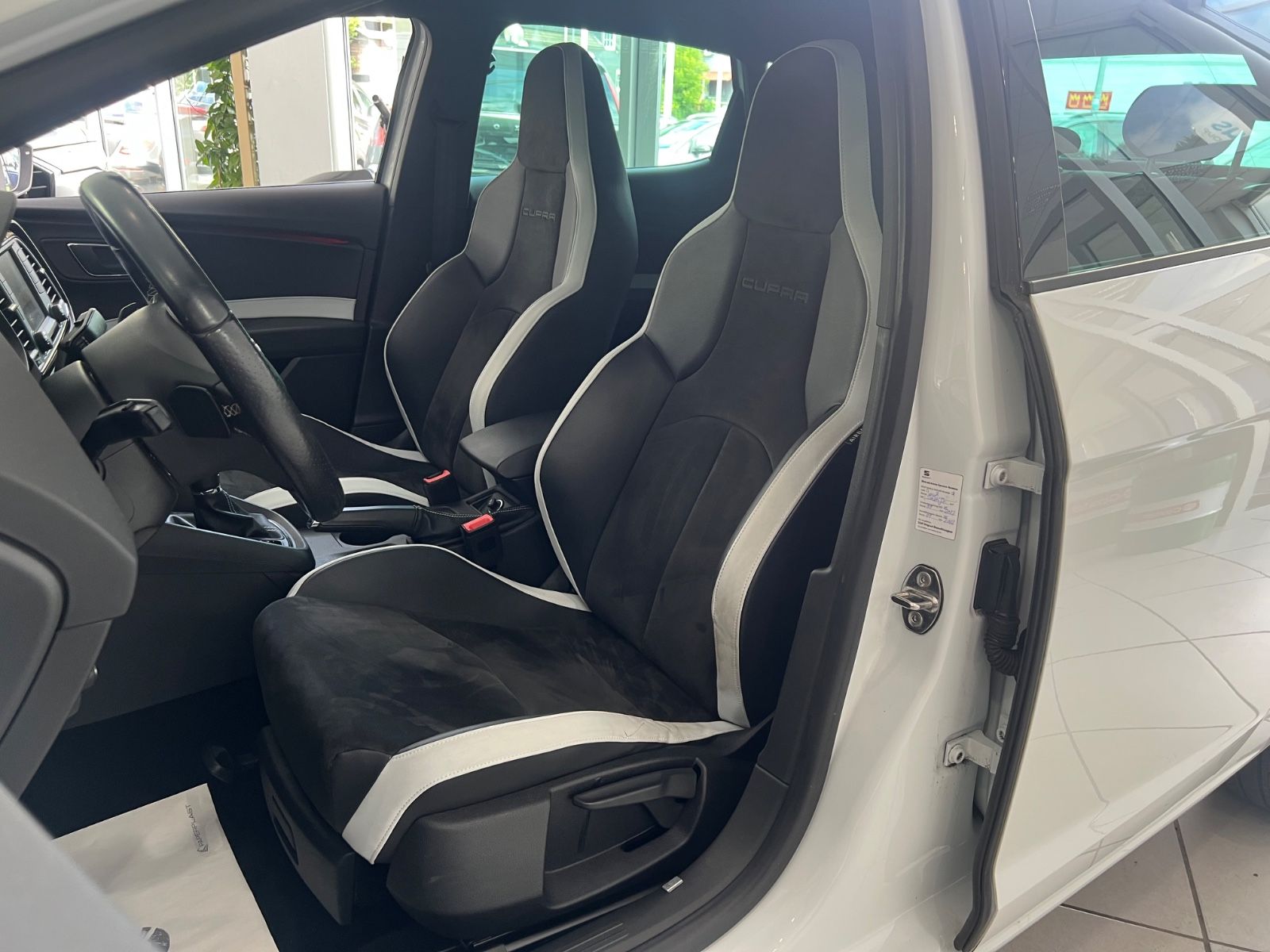 Fahrzeugabbildung SEAT Leon Cupra 290 DSG * SCHALENSITZE *