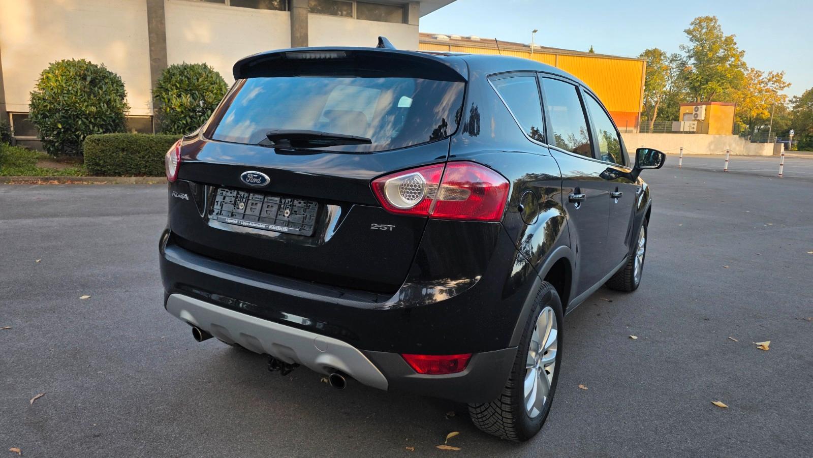 Ford Kuga Titanium 2.5 Turbo 5 cyl. 200 ch BVA 4x4 / Carnet complet / GPS / Sièges chauffants / Attelage 2,1 t