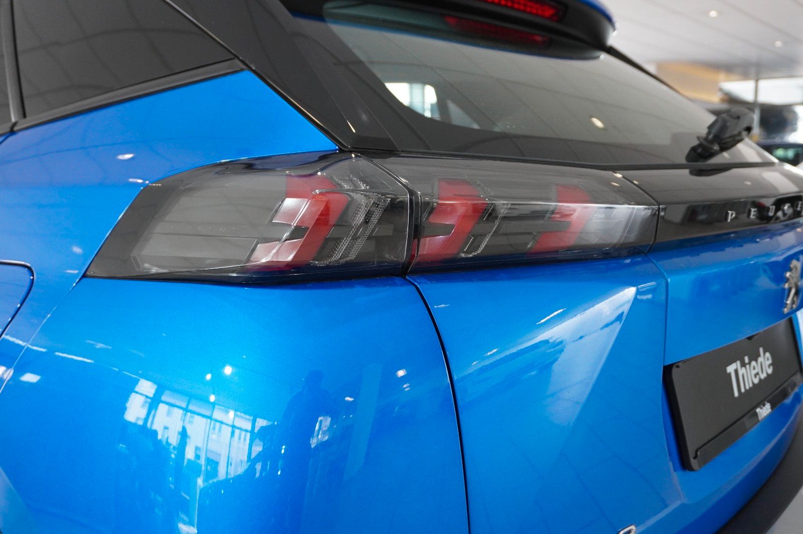Fahrzeugabbildung Peugeot 2008 1.2 PURETECH NAVI/SHZ/KAMERA/TEMP/DAB+