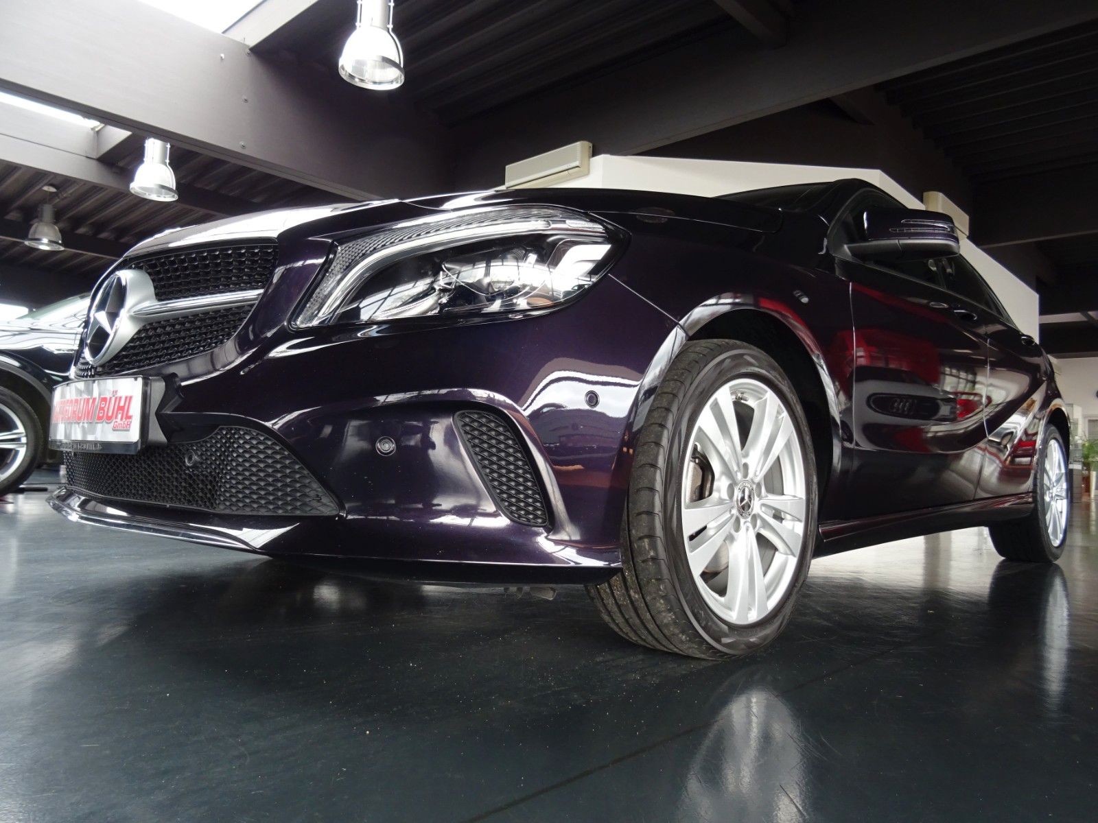 MERCEDES-BENZ A 200 d Urban / LED / PDC+Kamera / AHK / 1.Hand