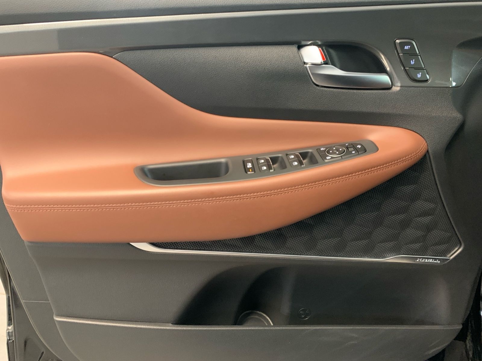 Fahrzeugabbildung Hyundai SANTA FE 1.6 T-GDI Prime Plug-In Hybrid 4WD AHK