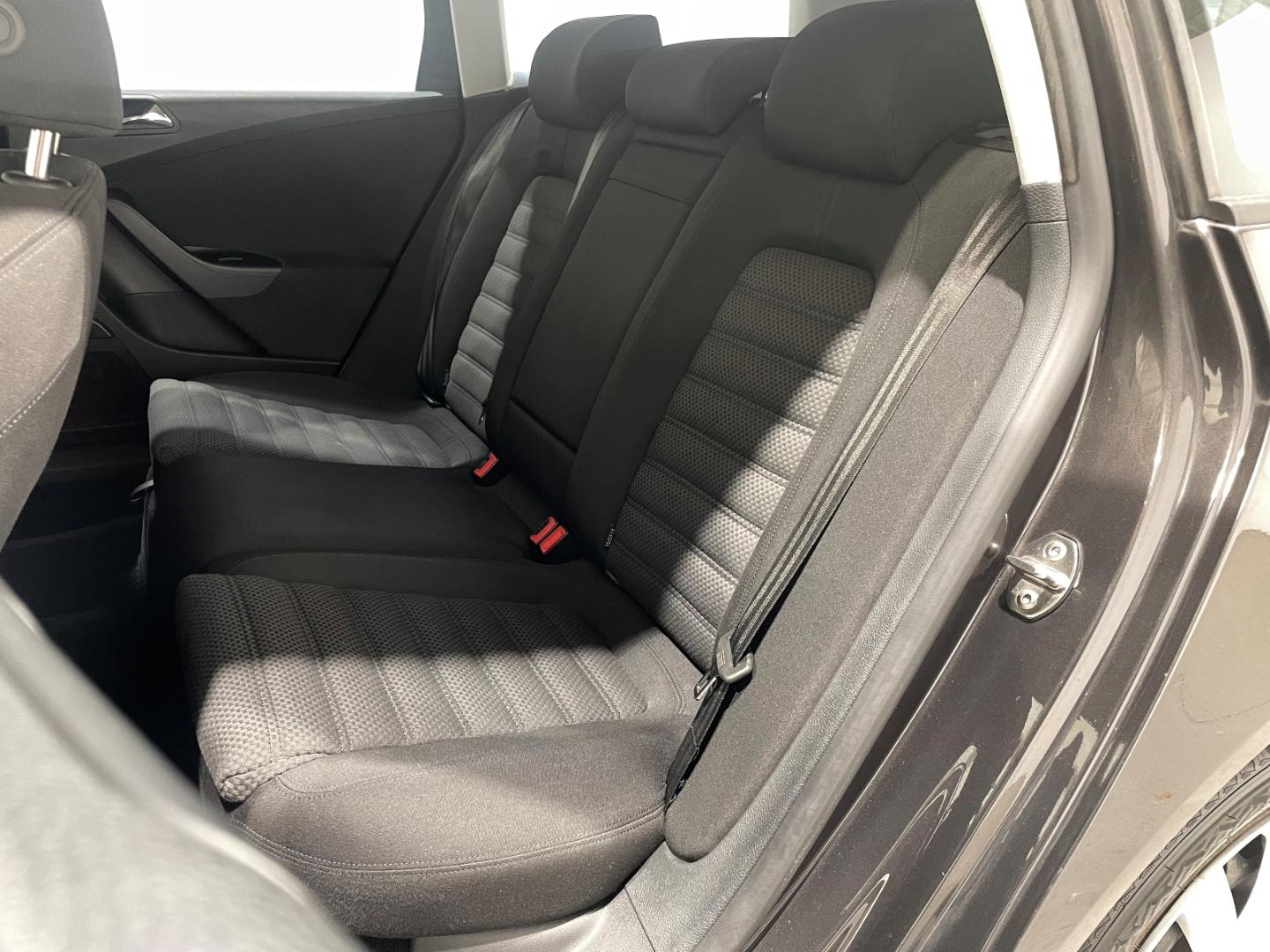 Volkswagen Passat 2006 — photo 10