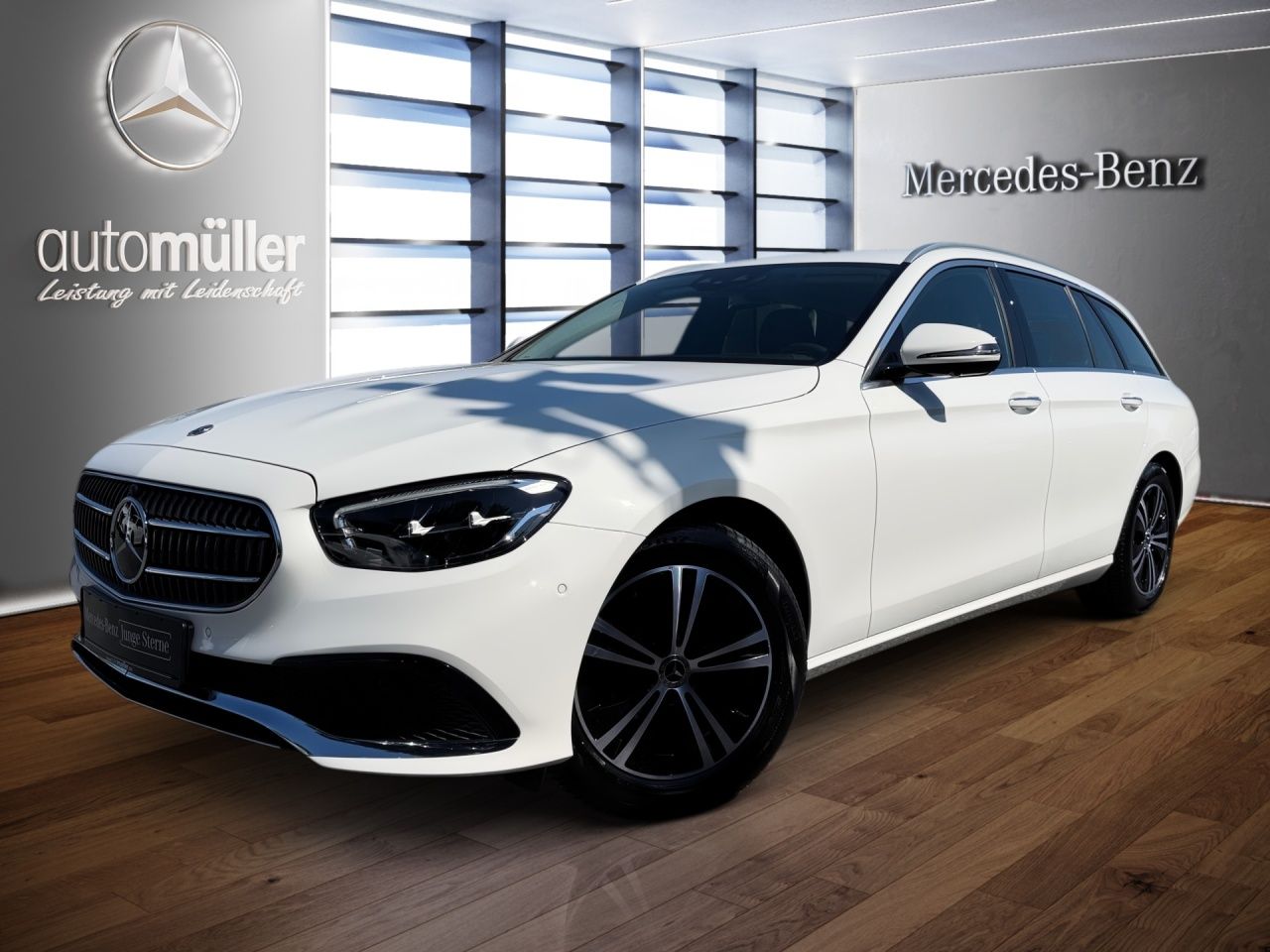 MERCEDES-BENZ E 220 d T 360°+AHK+CARPL+DISTR+AMBIENTE+KEYLESS+