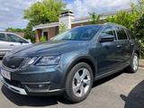 Skoda Octavia 2.0 TSI DSG 4x4 Scout Neuwertig - Skoda Octavia Scout mit Benzin-Antrieb