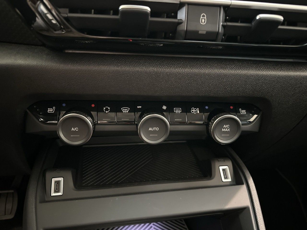 Fahrzeugabbildung Citroën C4 X Hybrid 145 Doppelkupplung 6-Gang MAX