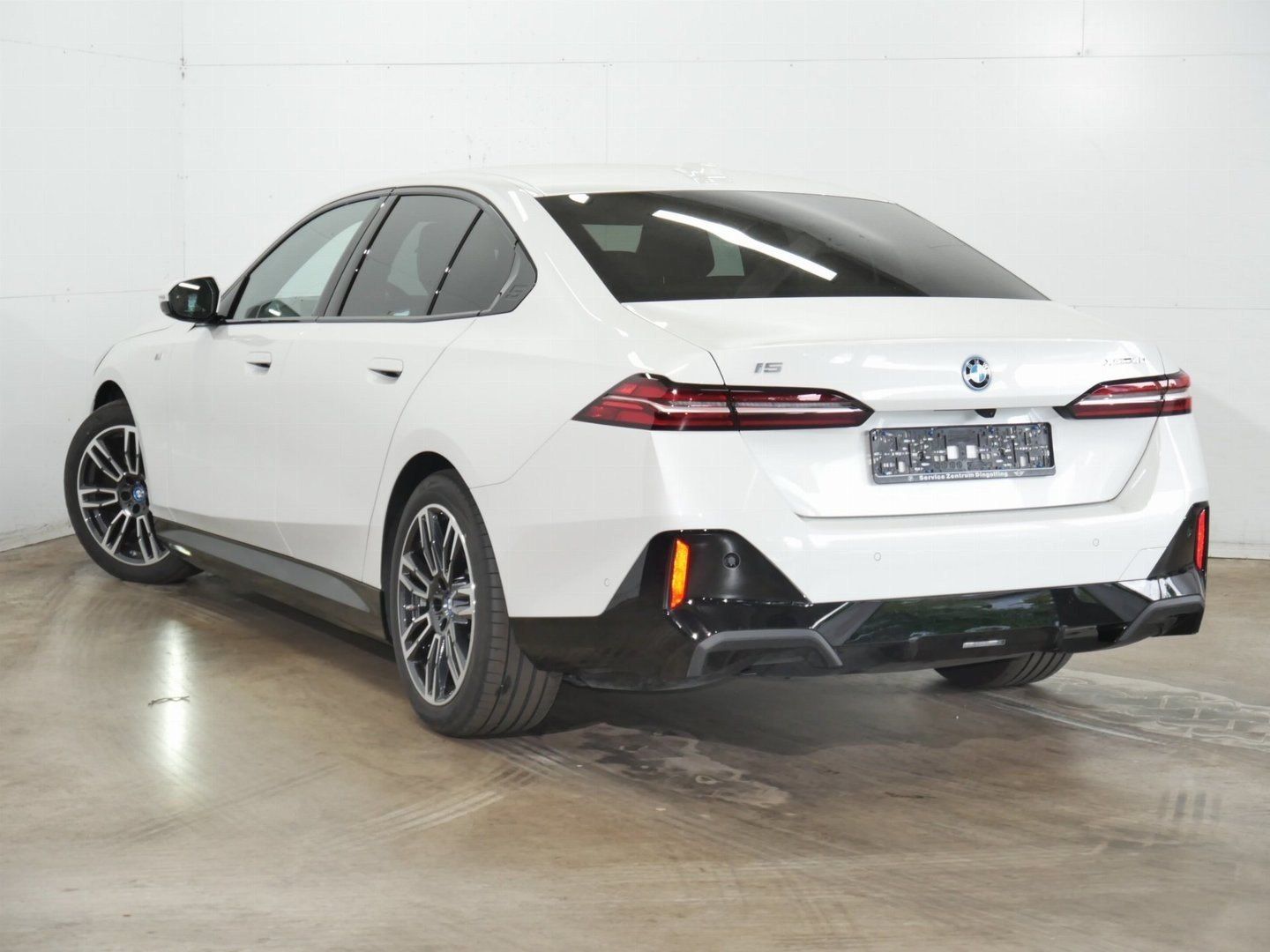 Fahrzeugabbildung BMW i5 xDrive40 M-Sportpaket | Sitzbelüftung vorn |