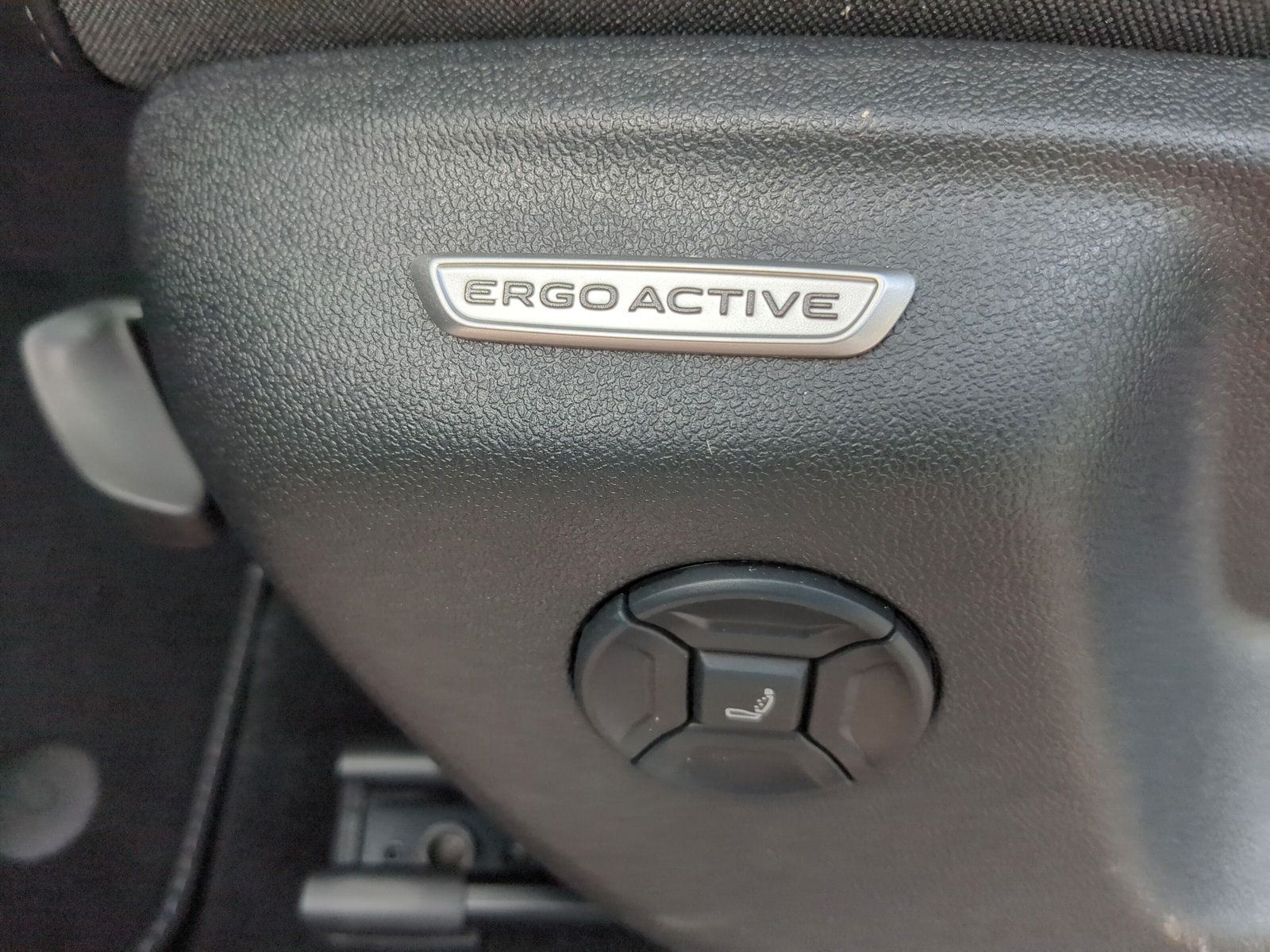Fahrzeugabbildung Volkswagen Tiguan R-Line 2,0 TDI 110kW 7-Gang DSG AHK