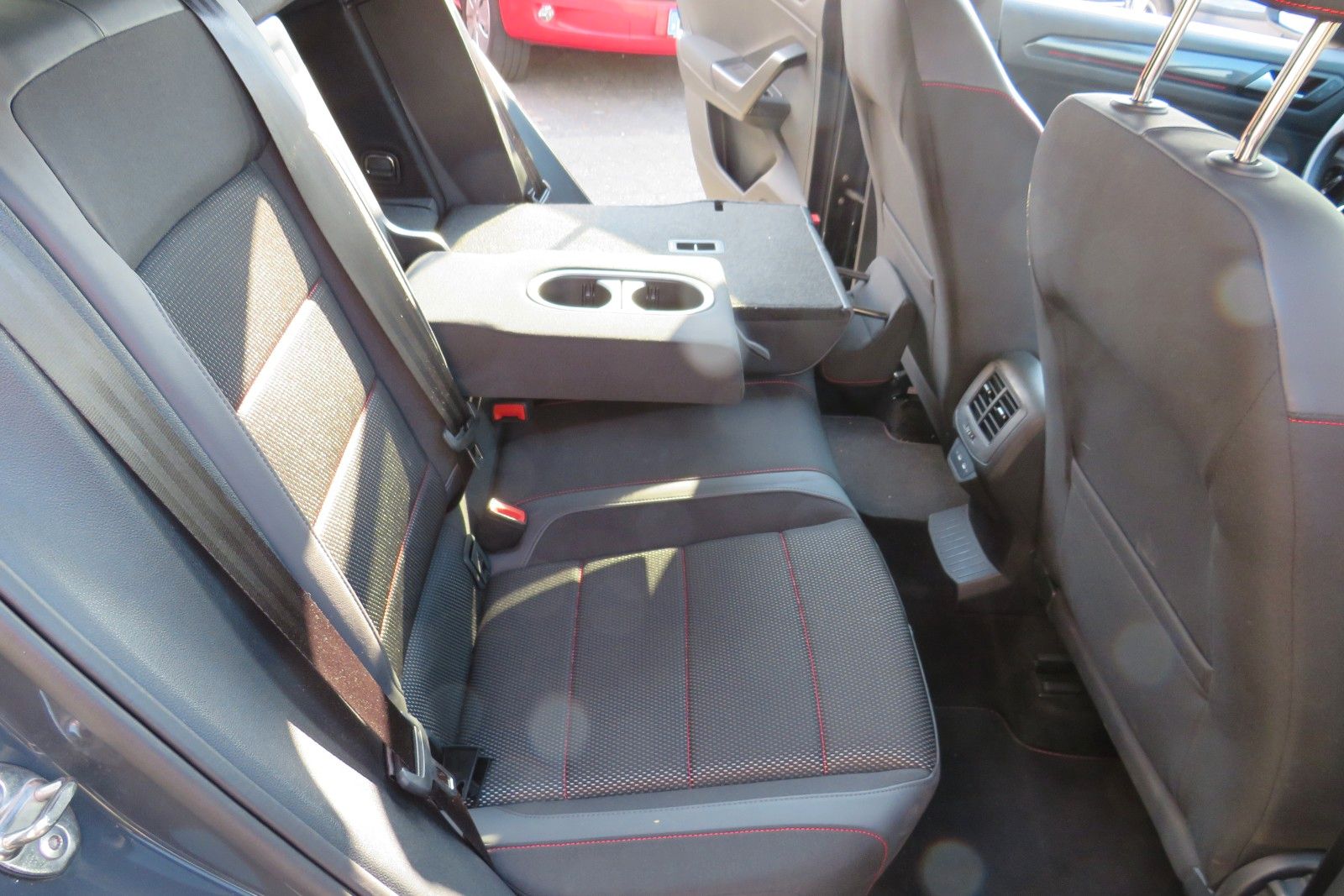 Fahrzeugabbildung Volkswagen T-Roc Sport ACC LED PDC NAVI DAB 1.HAND