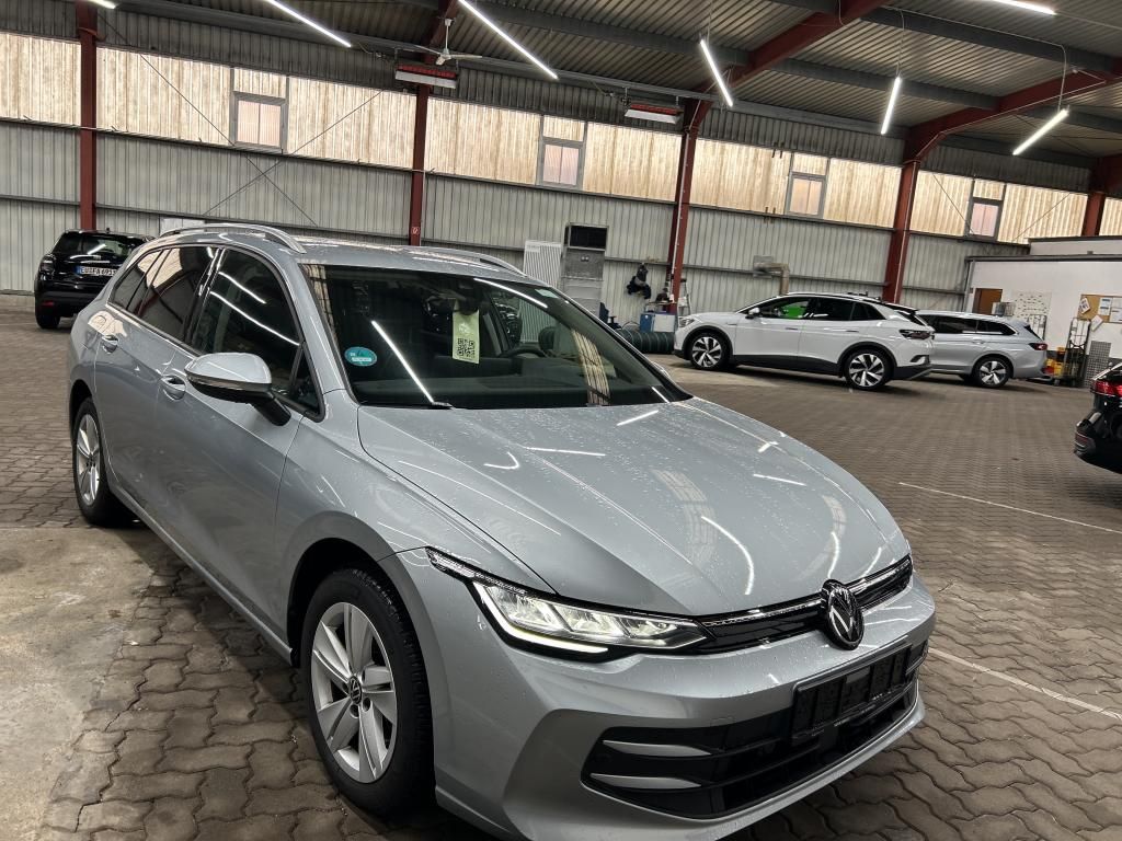 Fahrzeugabbildung Volkswagen Golf VIII Variant TDI Life DSG LED Navi AID HUD