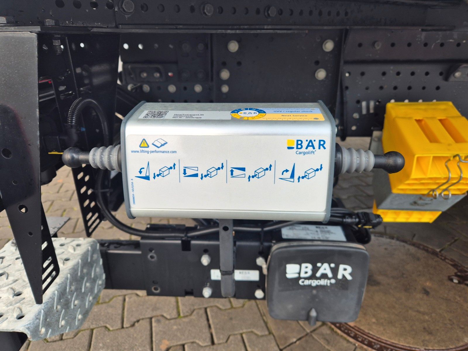 Fahrzeugabbildung Iveco Eurocargo ML160E28 ThermoKing R1200R LBW Tür AHK