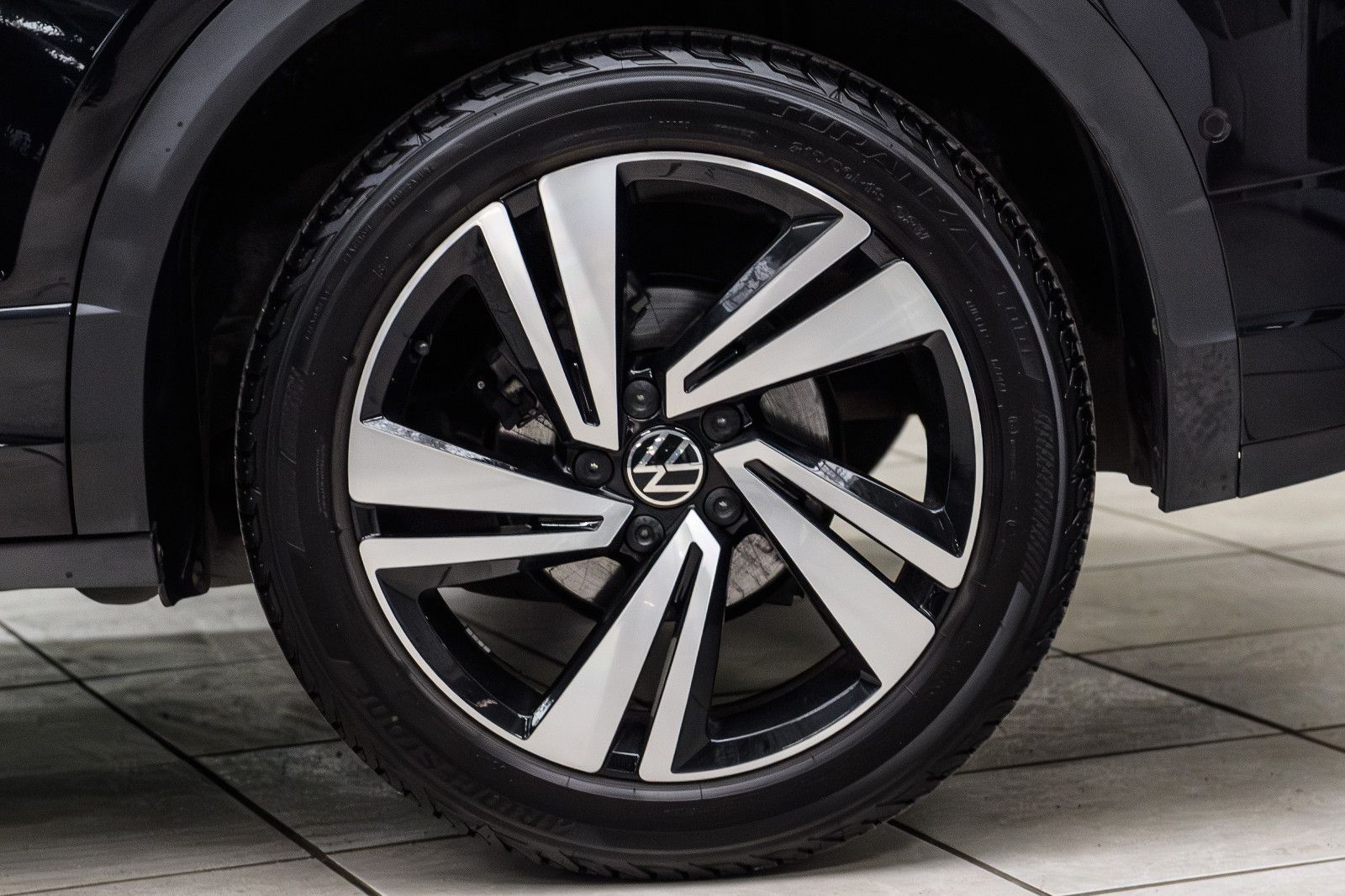 Fahrzeugabbildung Volkswagen T-Roc R-Line+LED+AHK+ACC+SIDEASISST+SHZ+EL.HK