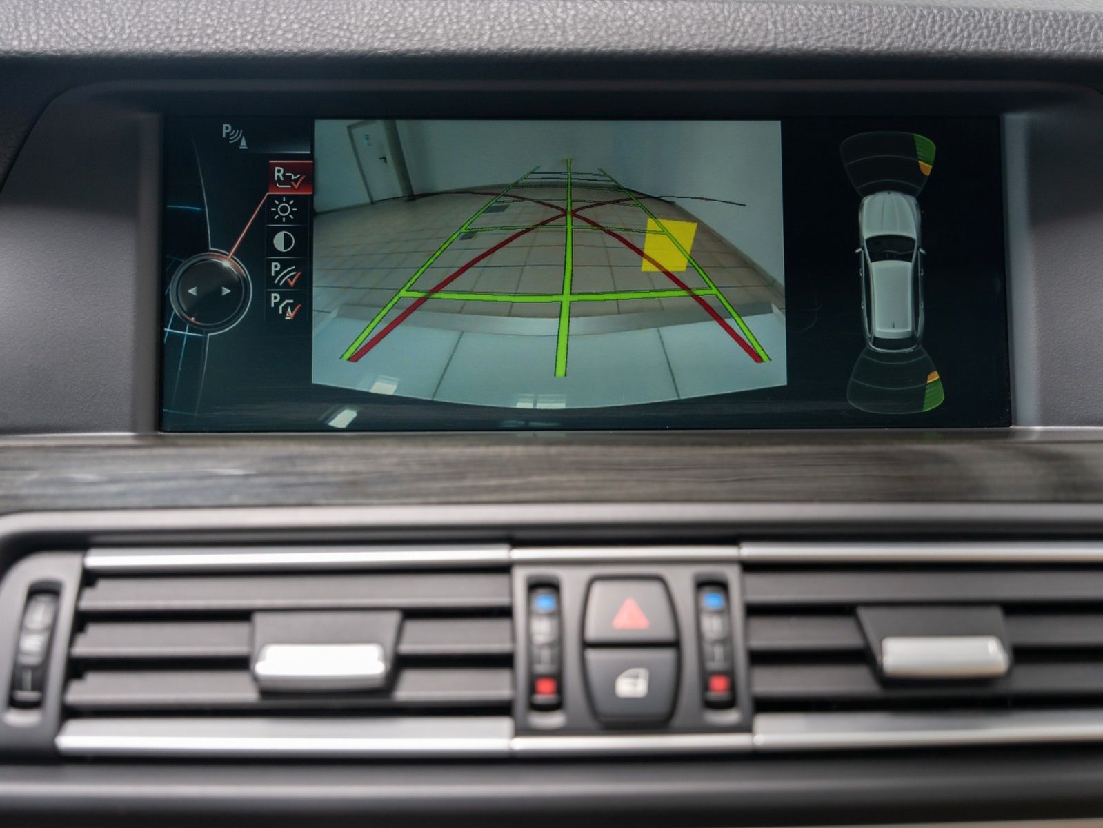 Fahrzeugabbildung BMW 530d M Sport Kamera HUD NaviProf Panorama HiFi