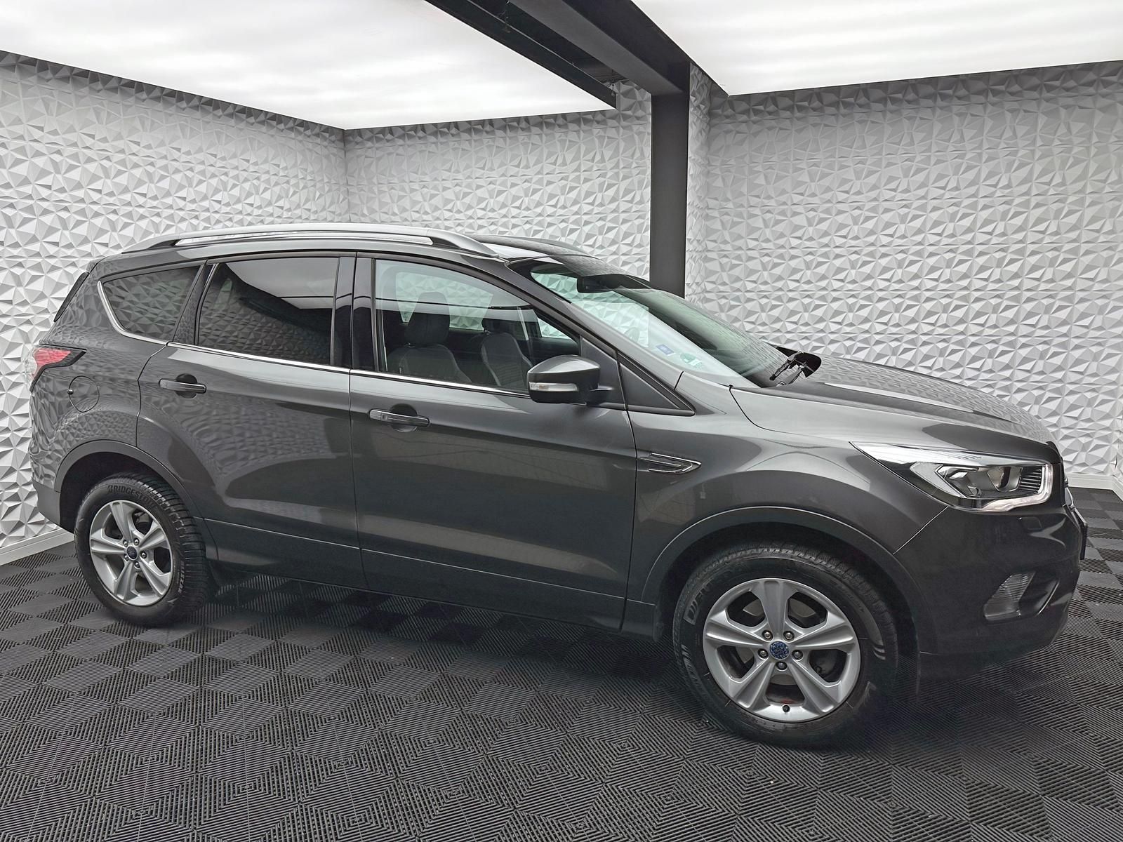 Fahrzeugabbildung Ford KUGA TITANIUM 1.5/KEYLES/LED/AMBI/NAV/SITZHZ/TSA