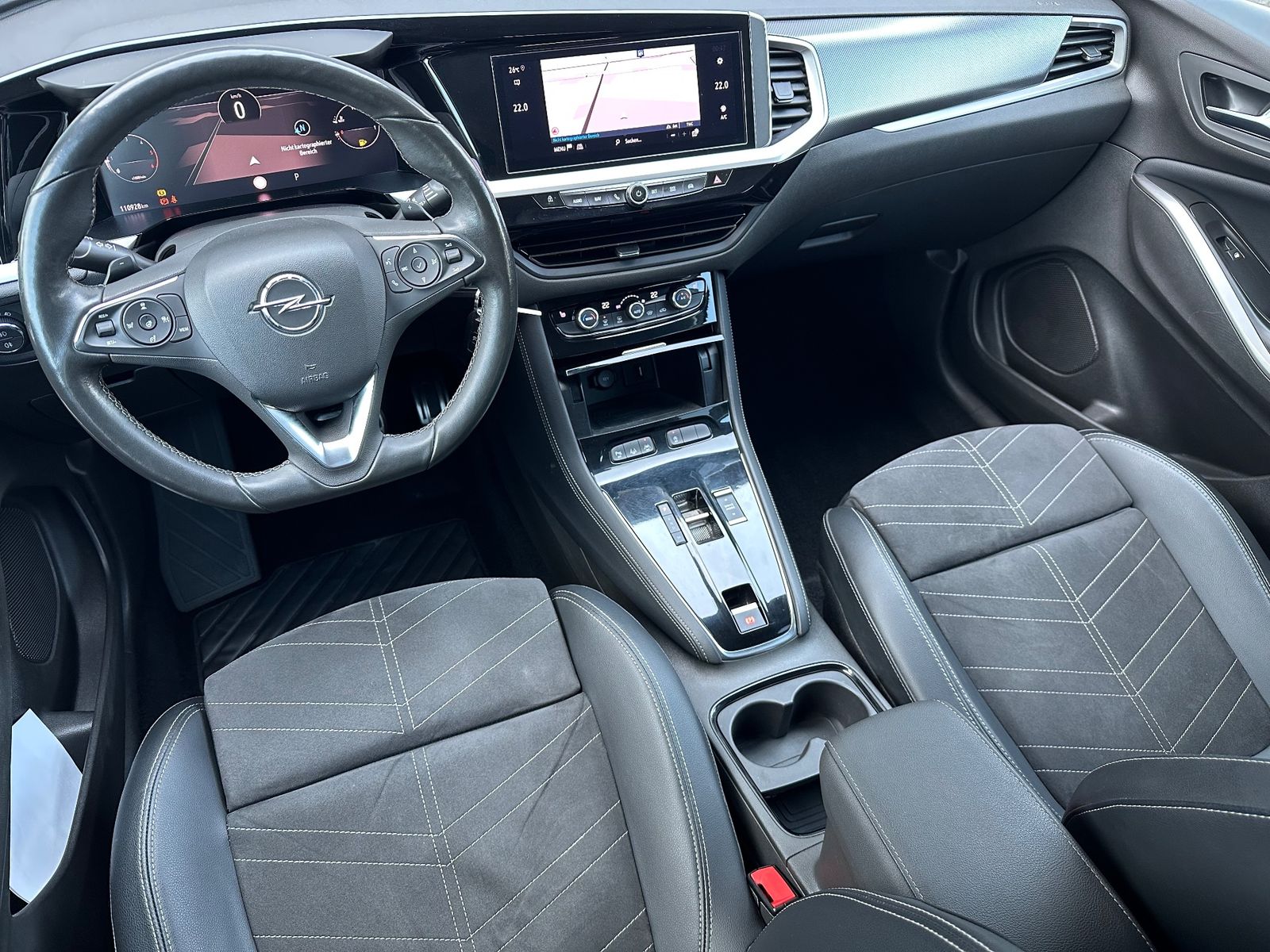 Fahrzeugabbildung Opel Grandland 1.5 D Automatik Elegance NAV+LED+AHK