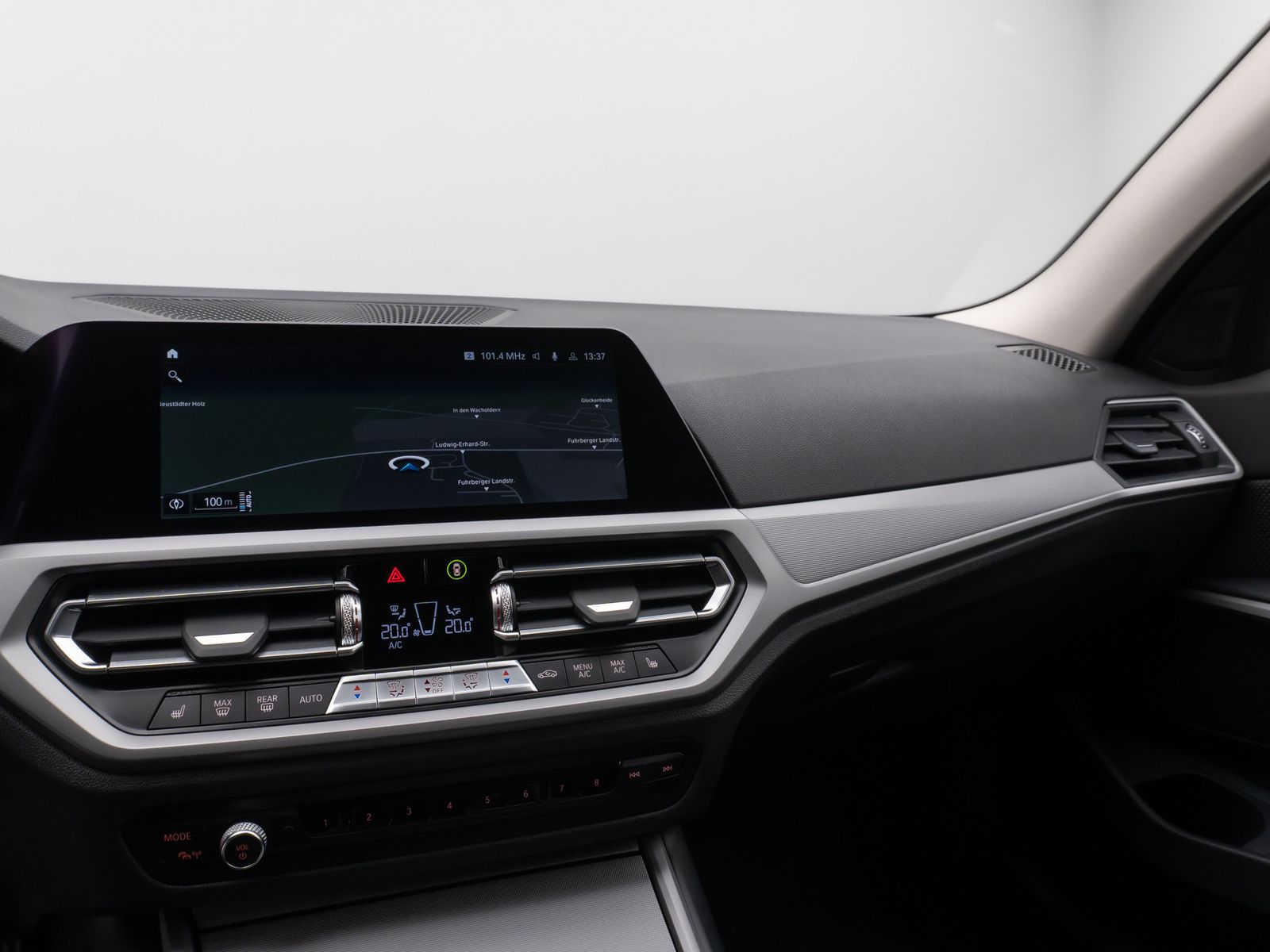 Fahrzeugabbildung BMW 320e  Kamera Laser HUD DAB HiFi Komfort Alarm