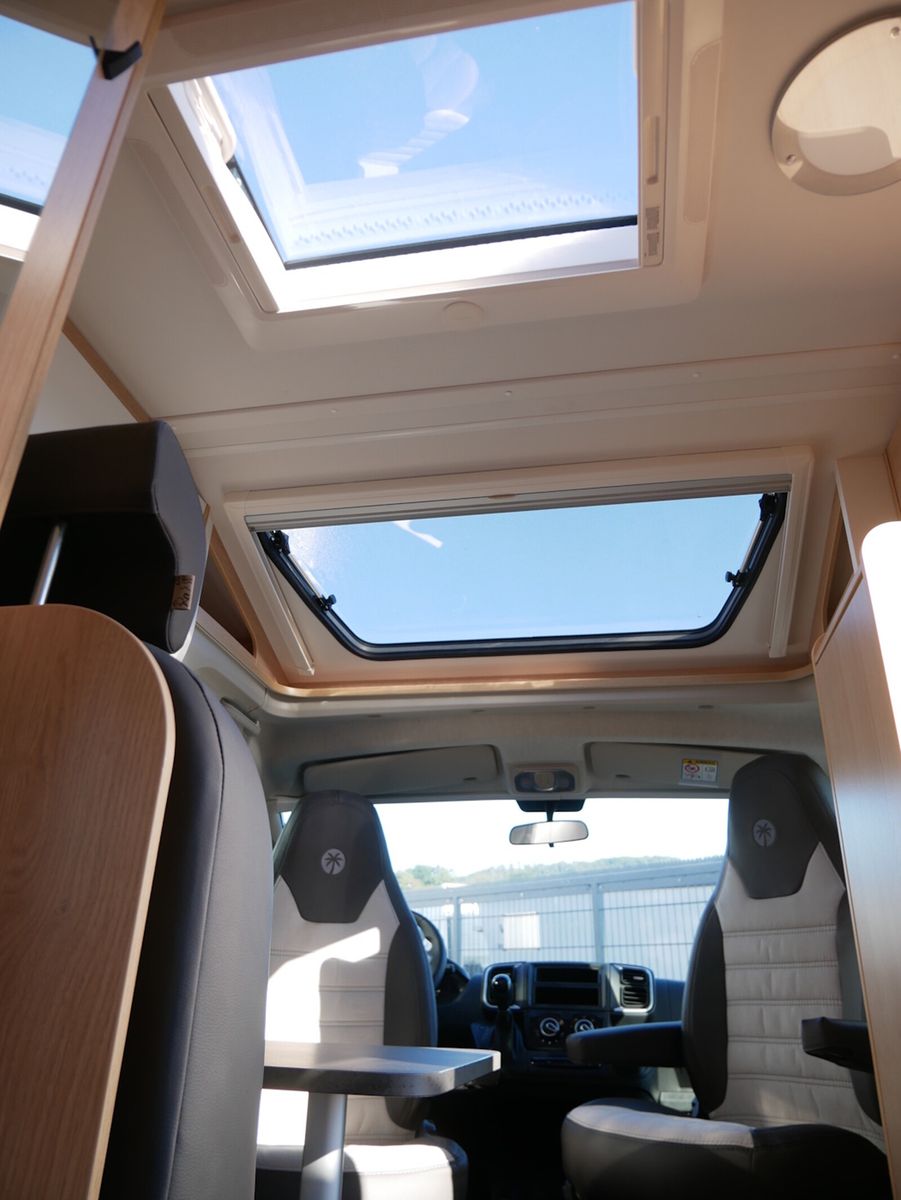 Fahrzeugabbildung Sunlight Adventure V 60 Autom.Faltverdunkelung