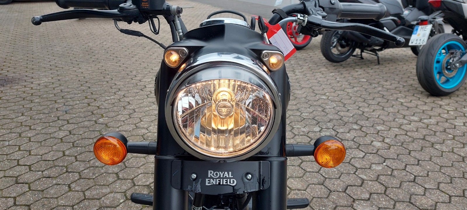 Fahrzeugabbildung Royal Enfield CLASSIC 350   Black /Black  nur 1700 KM