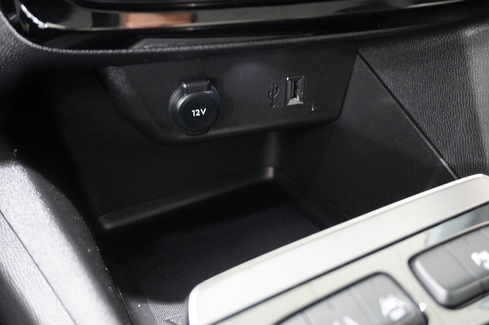 Fahrzeugabbildung Opel Mokka-e EDITION 3-PHASIG NAVI/LED/KAMERA/SH/DAB+