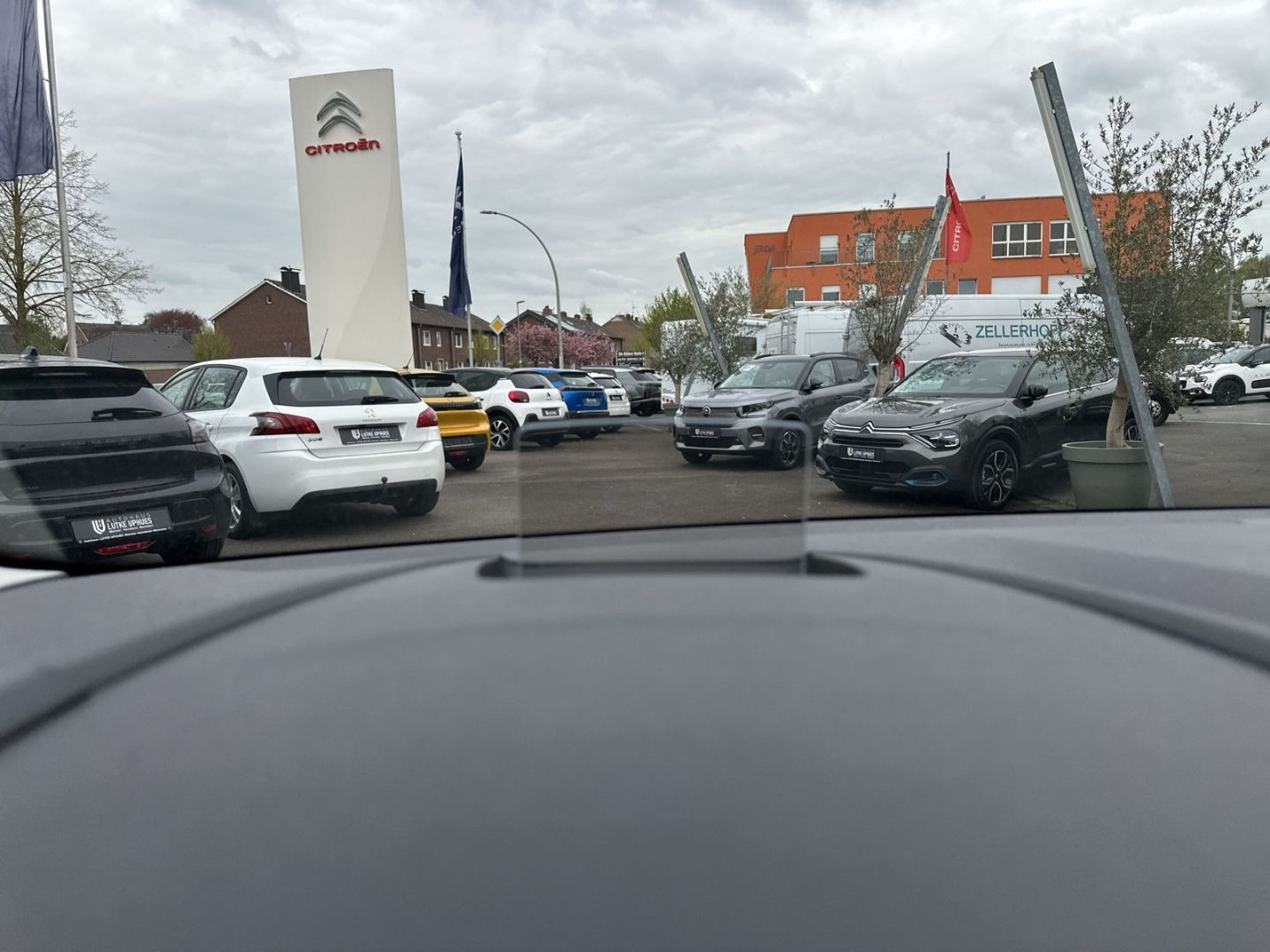 Fahrzeugabbildung Citroën Berlingo 1.2 M PT 130 S&S EAT8 Shine AHK Navi AC