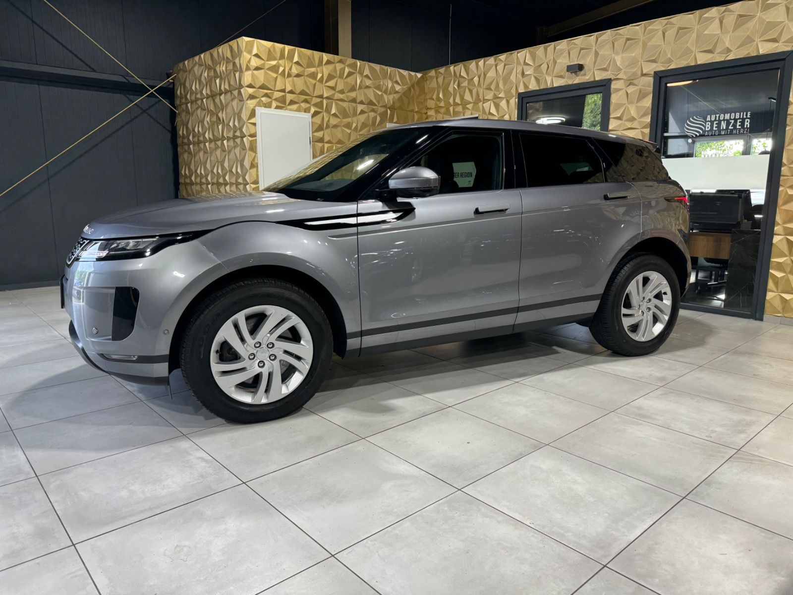 Fahrzeugabbildung Land Rover Range Rover Evoque S//