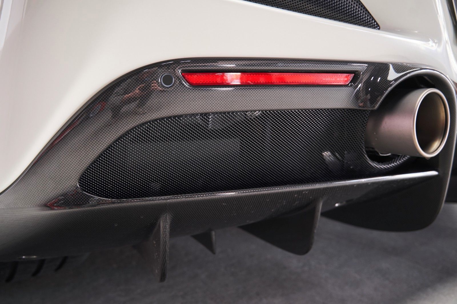 Fahrzeugabbildung Ferrari F8 Spider Carbon Racing Seats Display Lift LED