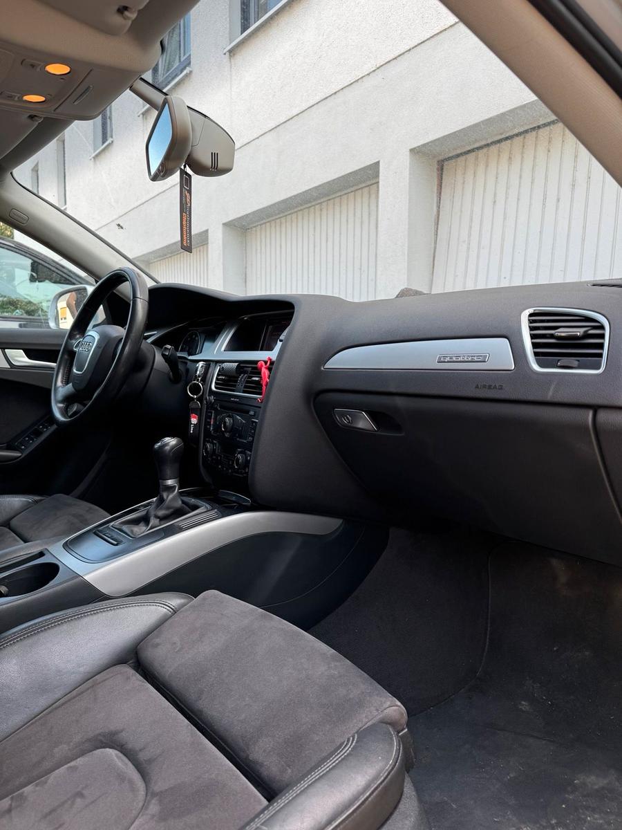 Audi Quattro 2009 — interior