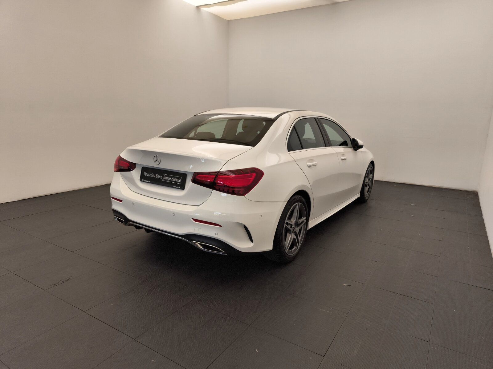 Mercedes-Benz A 180 Limousine AMG Advanced RüCam LED Winterpak foto 5
