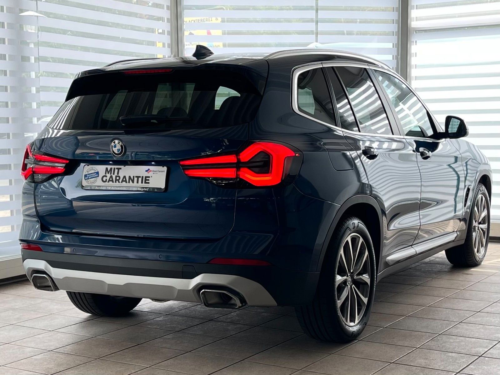 BMW X3 xD30d LASER KAM HUD AHK StandHzg LenkHzg imagem 3
