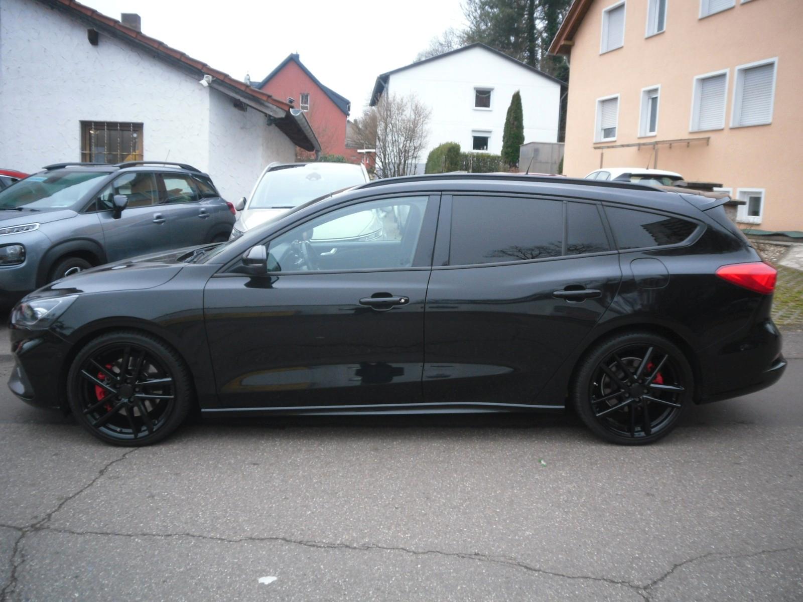 Ford Focus Turnier ST 1.Hand 48000KM 280PS Kamera SHZ