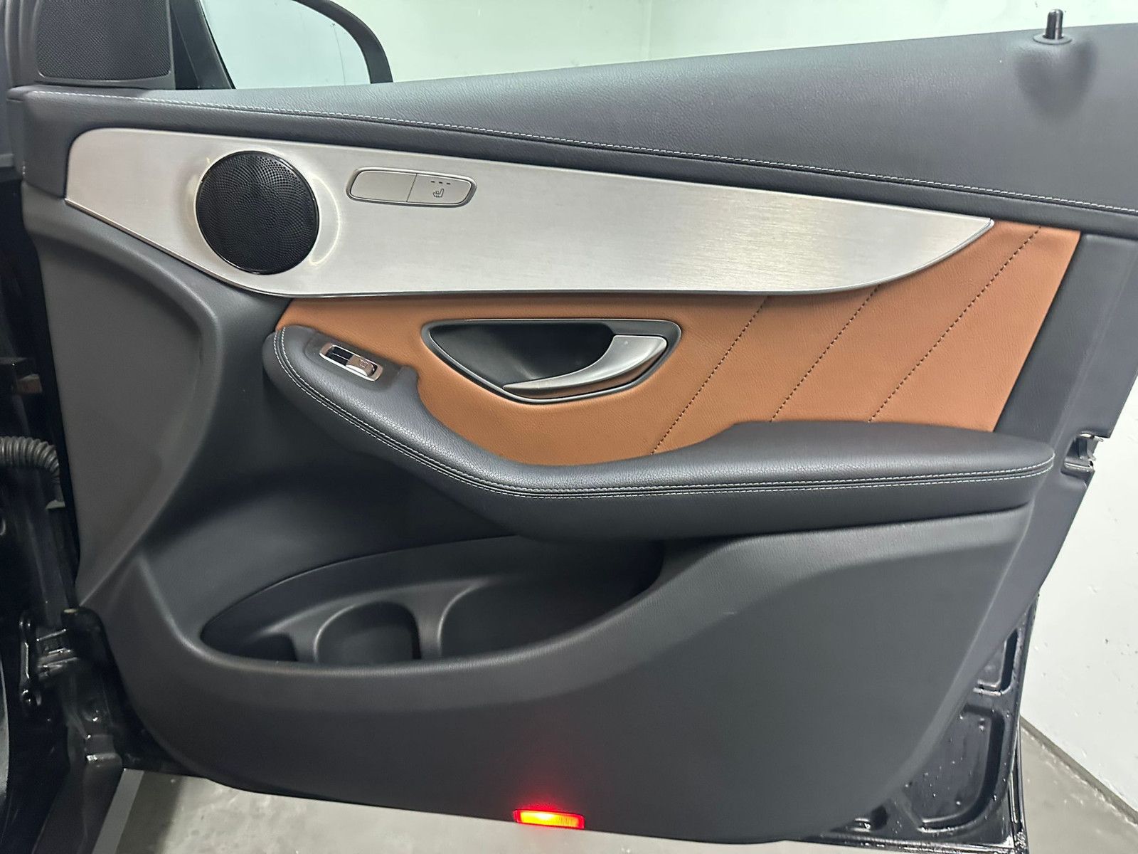 Fahrzeugabbildung Mercedes-Benz GLC 220 d 4MATIC Coupé *AMG-LINE*DISTRO*KAMERA*