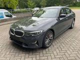 BMW 330 i Luxury Line *Navi| Kamera| LED* - BMW 330 Gebrauchtwagen in Berlin