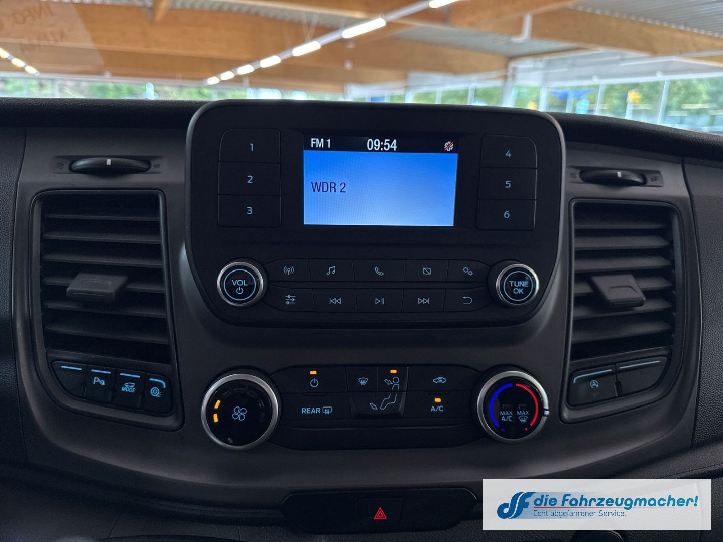 Fahrzeugabbildung Ford Transit Custom Tourneo 320 L1 Trend 2.0 TDCi Dyn