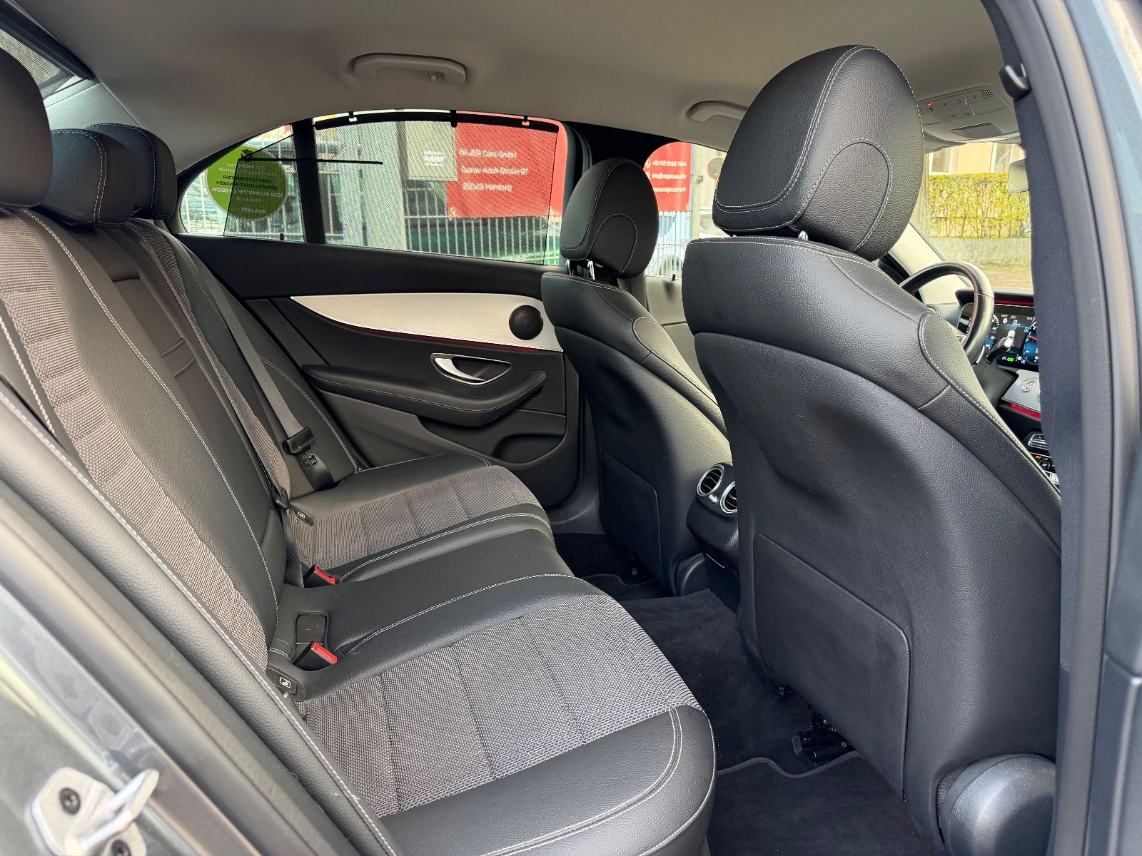 Fahrzeugabbildung Mercedes-Benz E 300e Avantgarde 4Matic*LED*KAMERA*TEILLEDER*