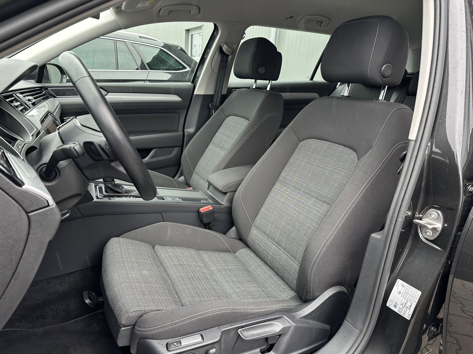 Fahrzeugabbildung Volkswagen Passat Variant 2.0 TDI DSG Business NAV+LED+ACC
