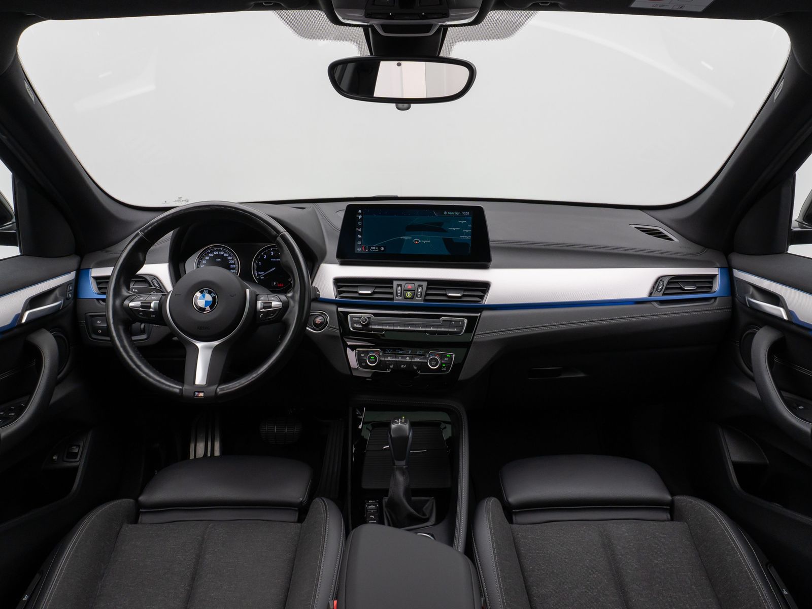 Fahrzeugabbildung BMW X1 xD25e M Sport Panorama Kamera HUD DAB HiFi