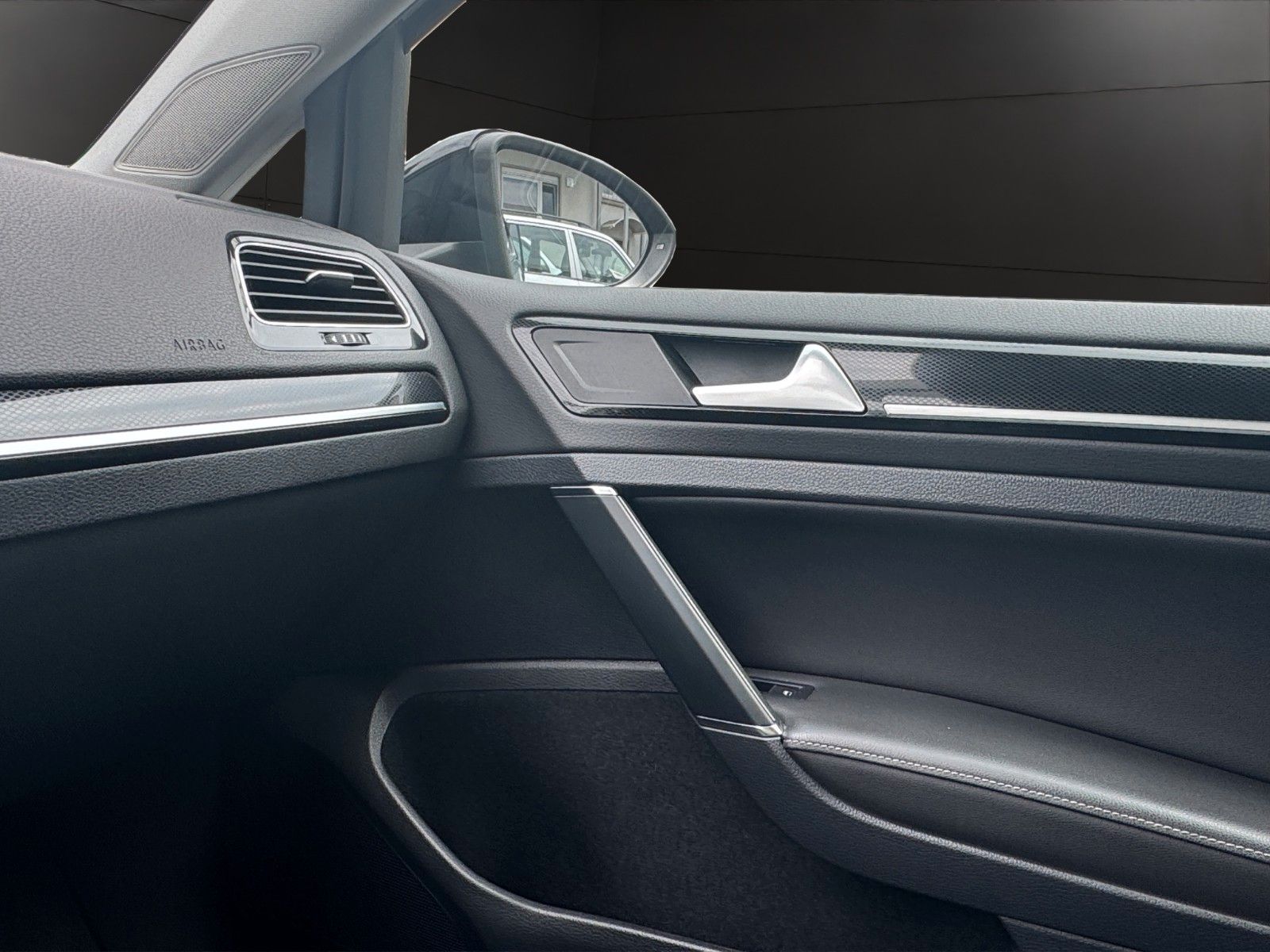Fahrzeugabbildung Volkswagen Golf VII Lim. Highline BMT Automatik/Navi/Kamara