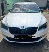 Skoda Superb Combi Sportline - Skoda Octavia: Super