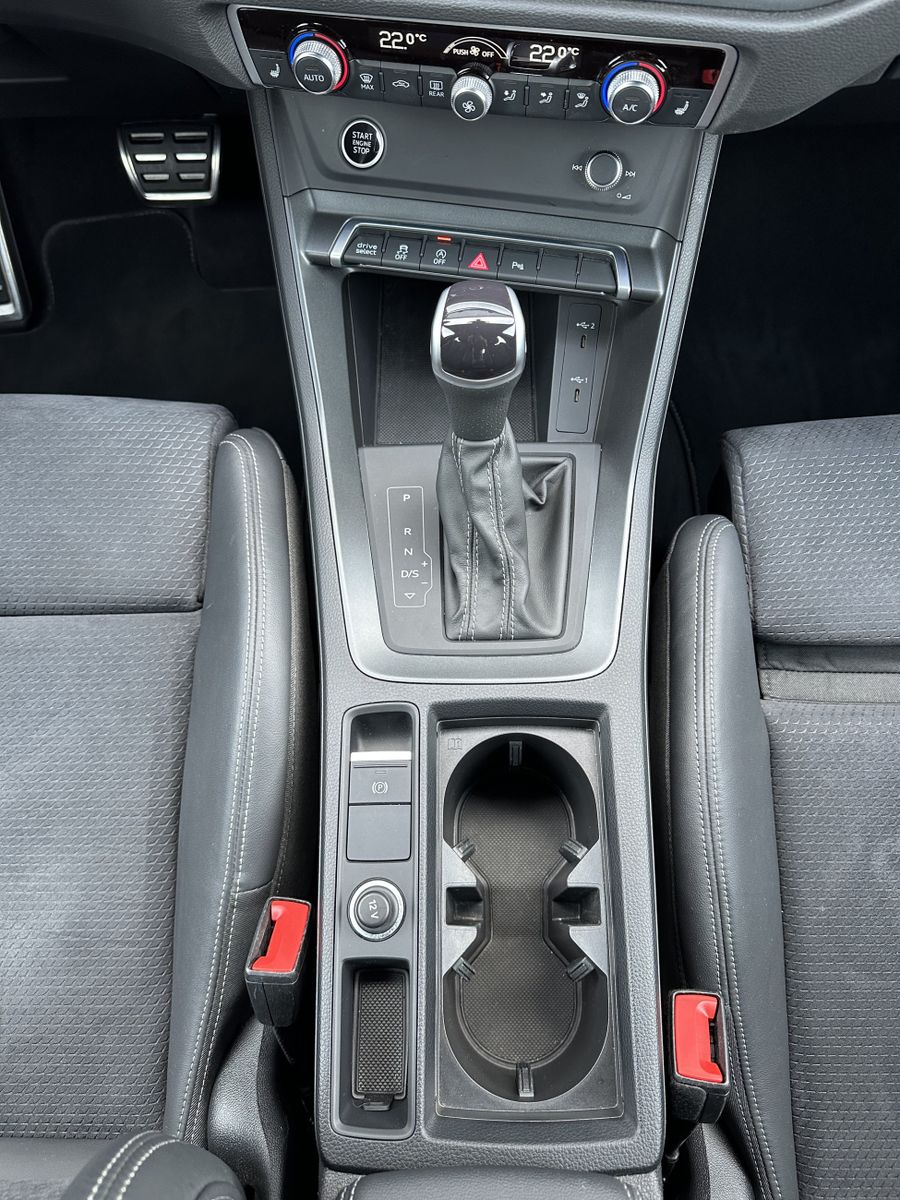 Fahrzeugabbildung Audi Q3 40 TFSI Qu S-Line Black NAV+LED+AHK+ACC+19ZO