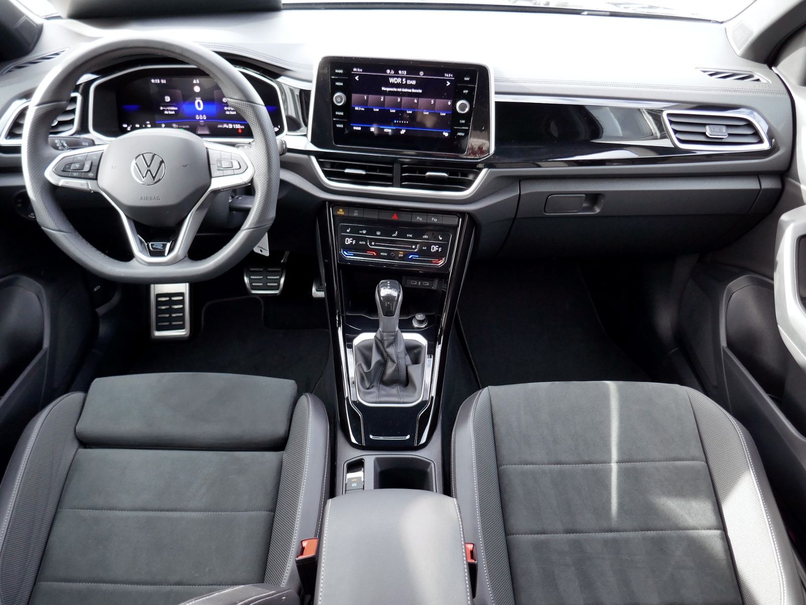 Fahrzeugabbildung Volkswagen T-Roc R-Line 1.5 TSI DSG | LED AHK RFK ACC