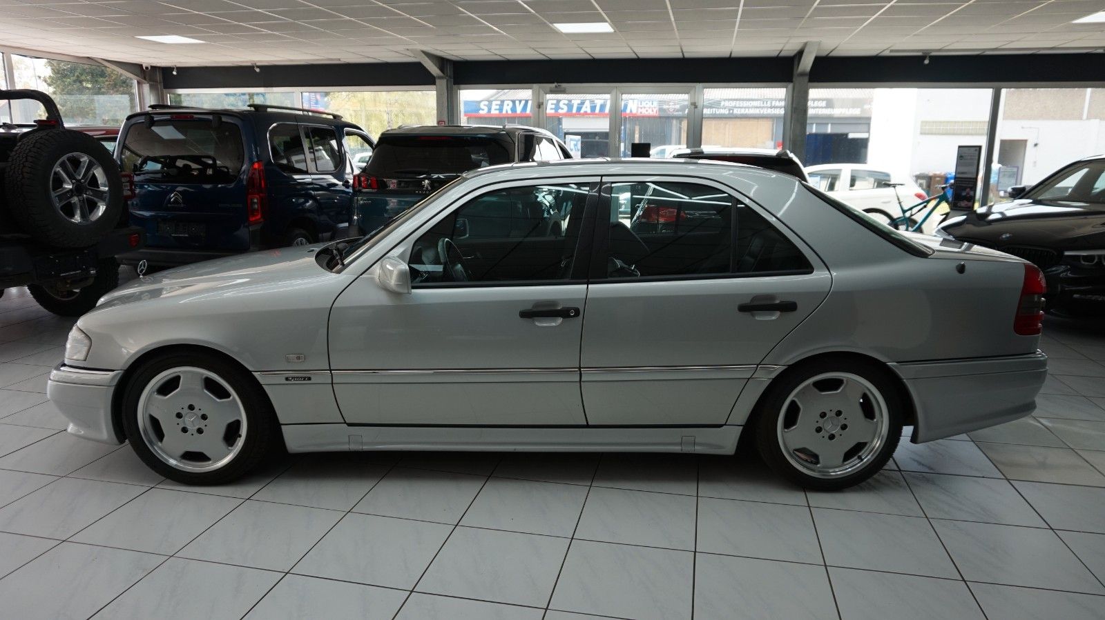 Fahrzeugabbildung Mercedes-Benz C 36 AMG aus deutscher Sammlung.