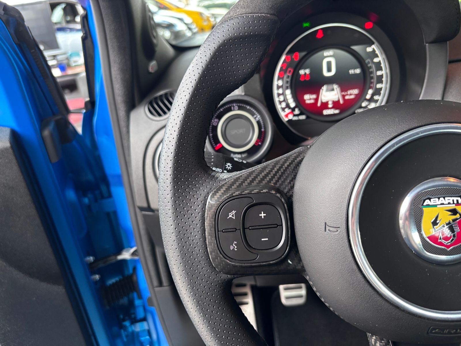 Fahrzeugabbildung Abarth 695 C   BEATS NAVI 17"