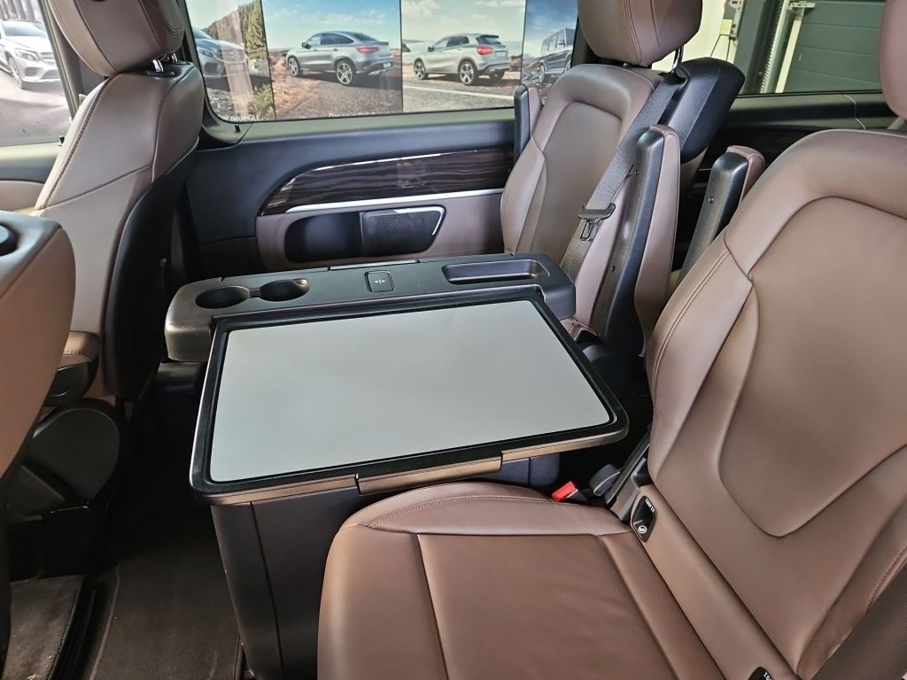 Fahrzeugabbildung Mercedes-Benz V 300 d Avantgarde Edition lang AMG 2,5AHK Tisch